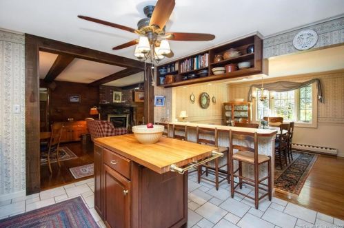 93 Burbank Rd, Ellington CT 06029-2805 exterior