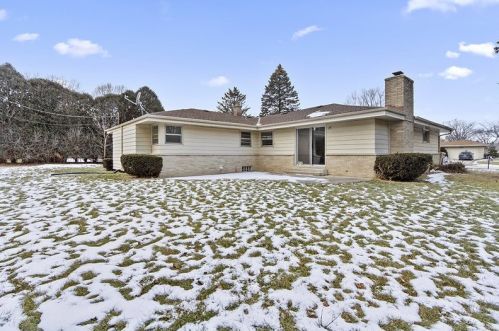 5325 Silverleaf Ln, Milwaukee, WI 53223-1650