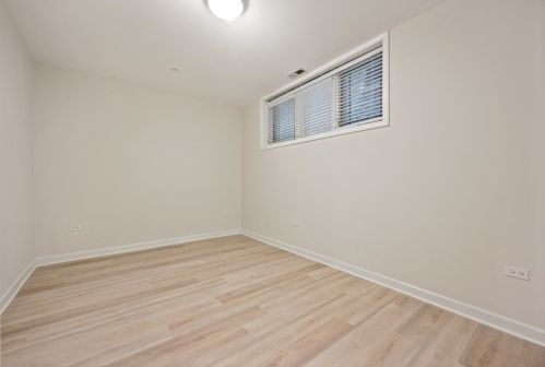 1452 Blackhawk St, Chicago IL 60610-1170 exterior