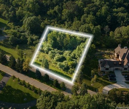 2574 Pond Vallee Dr, Rochester, MI 48363-2947