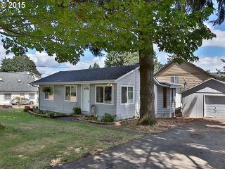 810 157 Ave, Portland OR  97236-7886 exterior