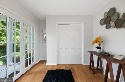 27 Longview Dr, Princeton, NJ 08540-5636