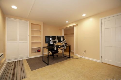 248 Carriage Way, Windsor CT 06095-2009 exterior