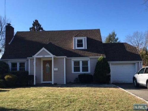 11 Lois Ave, Demarest NJ  07627-2219 exterior