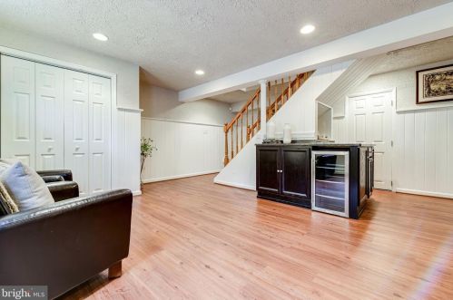 2122 Rampart Dr, Alexandria VA exterior