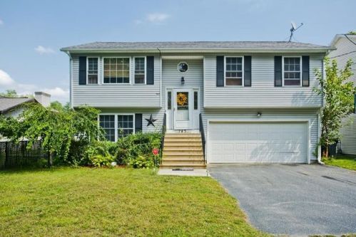 143 Barre St, Springfield, MA 01119-1125