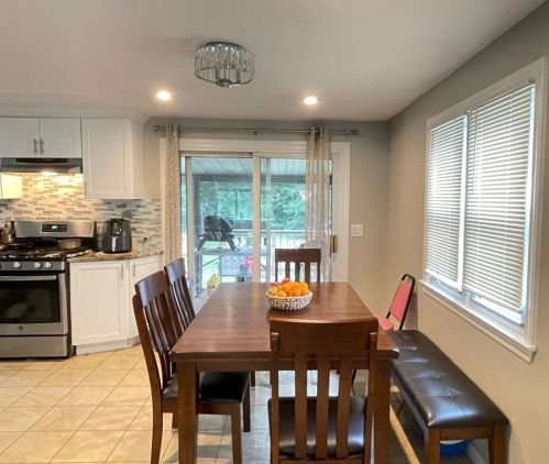 128 Tallyho Dr, Springfield MA  01118-1944 exterior