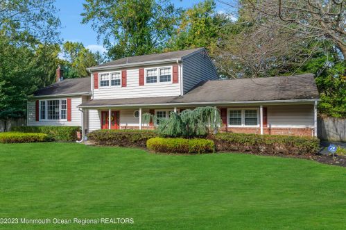 33 Twin Brooks Ave, Middletown, NJ 07748-3413