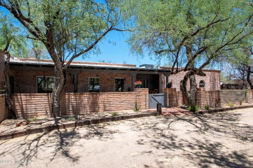 8901 Bears Path Rd, Tucson AZ  85749-8139 exterior