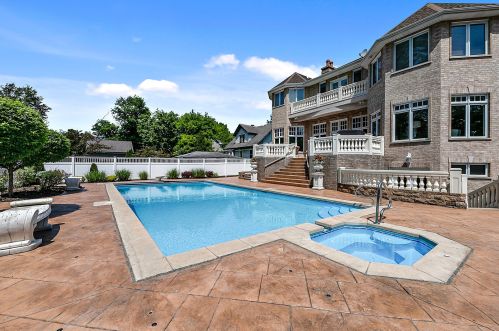 184 South St, Elmhurst IL  60126-4000 exterior