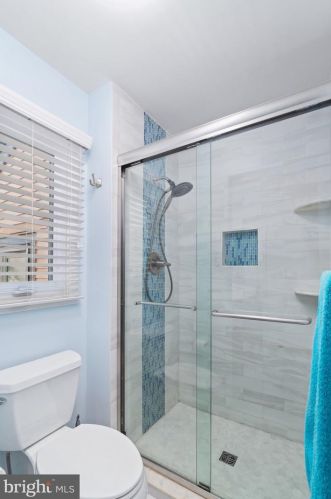 9 Riverbend Dr, New Brunswick NJ 08902-1100 exterior