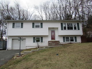 14 Holiday Dr, Hopatcong, NJ 07843-1449