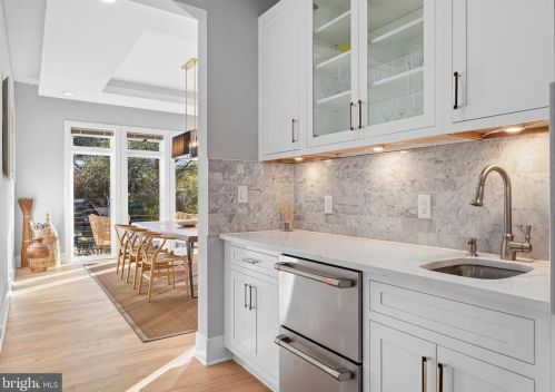 6714 Van Fleet Dr, Mc Lean VA  22101-5140 exterior