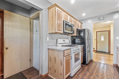 261 Gresham Ave, Saint Paul MN 55128-3916 exterior