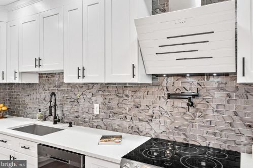 1205 Limerick Ct, Hummelstown PA  17036-9152 exterior