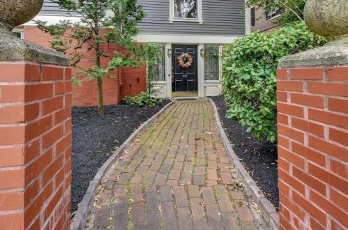 275 Angell St, Providence, RI 02906-2122