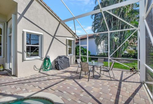 12121 Oakvista Dr, Boynton Beach FL 33437-6352 exterior