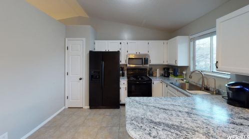 5229 Crus Corvi Rd, Taylorsville UT 84081-5214 exterior