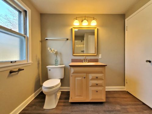 1631 Chateau Pl, Milwaukee WI 53217-6022 exterior