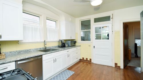 5515 Byron St, Chicago IL 60641-2518 exterior