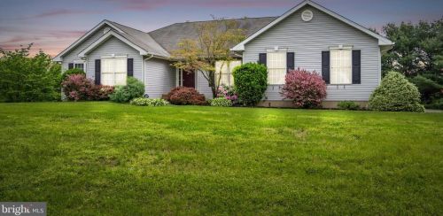 5 Acres Dr, Trenton, NJ 08690-3914