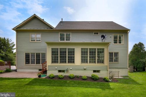 10720 Cloverbrooke Dr, Rockville MD 20854-6372 exterior