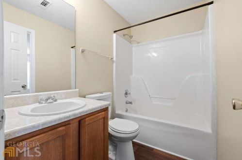 1560 Rogers Crossing Dr, Lithonia GA  30058-7005 exterior