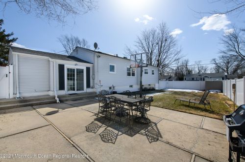 32 Berkshire Rd, Old Bridge NJ 08857-1601 exterior