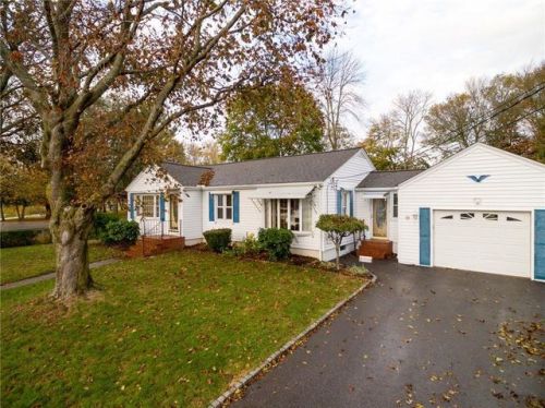 19 Parkside Dr, Providence, RI 02919-3206