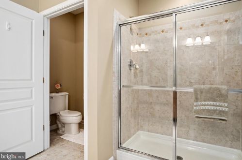 49 Falcon Ct, Trenton NJ 08690-2466 exterior