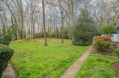 16 Clayton Dr, Huntington Station NY 11746-5503 exterior