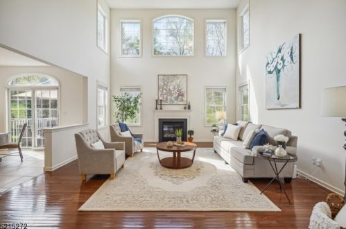 31 Baxter Ln, Town Center NJ 07052-1430 exterior