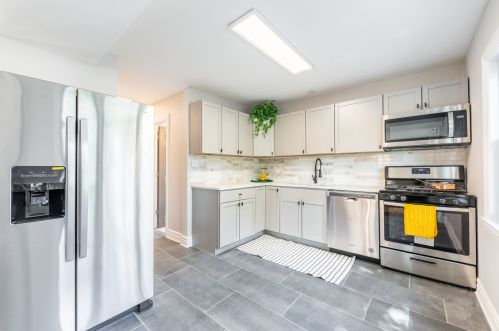 2301 17 Ave, Broadview IL 60153-2904 exterior