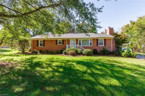 202 Courtland Dr, Stonycreek, NC 27244-9290