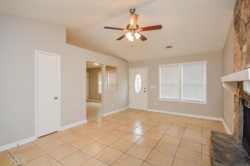 6282 Creekford Dr, Lithonia GA  30058-7913 exterior