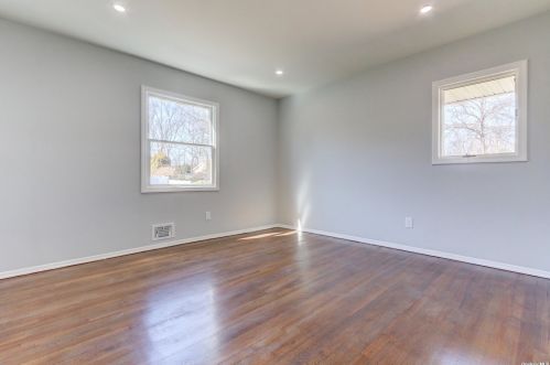 14 Gannet Dr, Commack NY 11725-4903 exterior