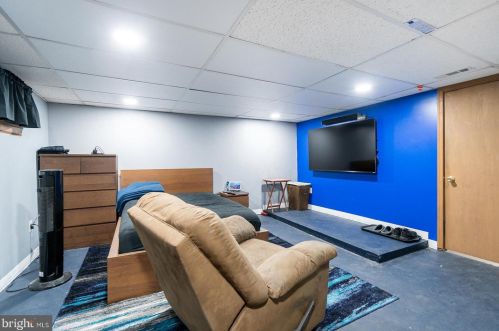 5411 Erdrick St, Philadelphia PA 19135-1013 exterior