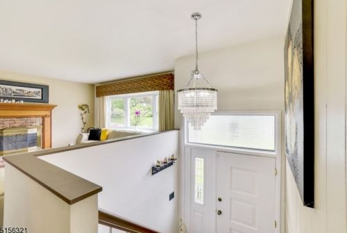 19 Dogwood Dr, Parsippany, NJ 07834-2449