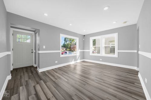 12410 Carpenter St, Chicago, IL 60827-6213