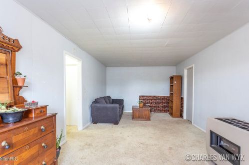 305 Jones St, Grant MI 49327-9143 exterior