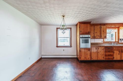 22 Orch Hl Dr, Enfield CT 06082-4313 exterior