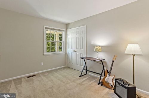 701 Rdg Dr, Mc Lean VA 22101-1620 exterior