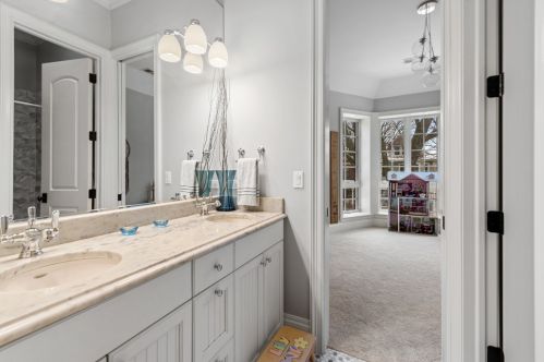 2111 Grace St, Chicago IL 60618-4901 exterior