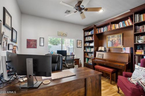 8818 12 St, Phoenix AZ 85086-7450 exterior