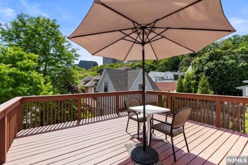 16 Vly Pl, Edgewater NJ 07020-1311 exterior