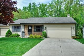 1981 Sandy Creek Dr, Hoffman Estates, IL 60123-2573