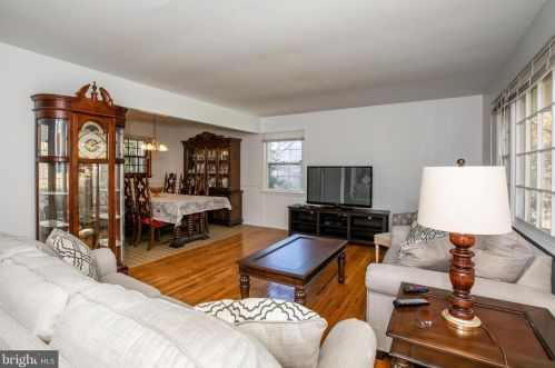 1242 Lower Ferry Rd, Trenton, NJ 08618-1447