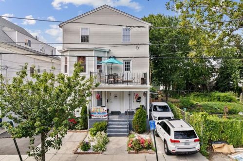 91 Peace St, Providence, RI 02907-1550