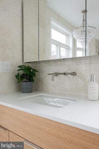 516 21 St, Philadelphia PA 19130-1401 exterior