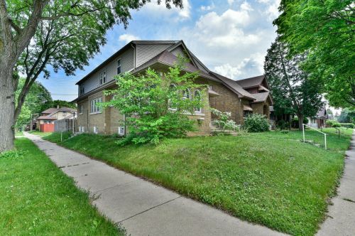2776 55th St, Milwaukee WI  53210-1557 exterior